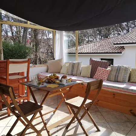 Fleur Des Pins - D'hotes Les Pins Bed & Breakfast *